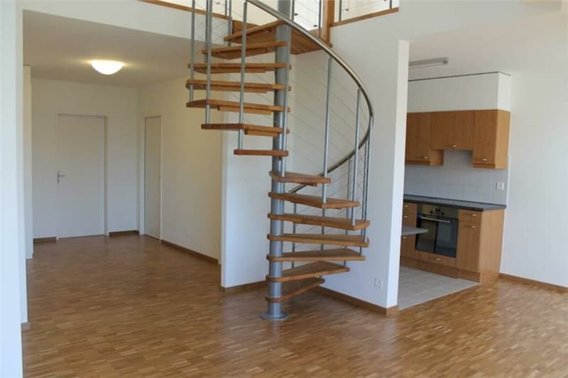 In Riehen, grosszügige 2.5-Zimmerwohnung mit Galerie zu vermieten (5)