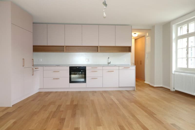 Wohn-Esszimmer mit offener Küche