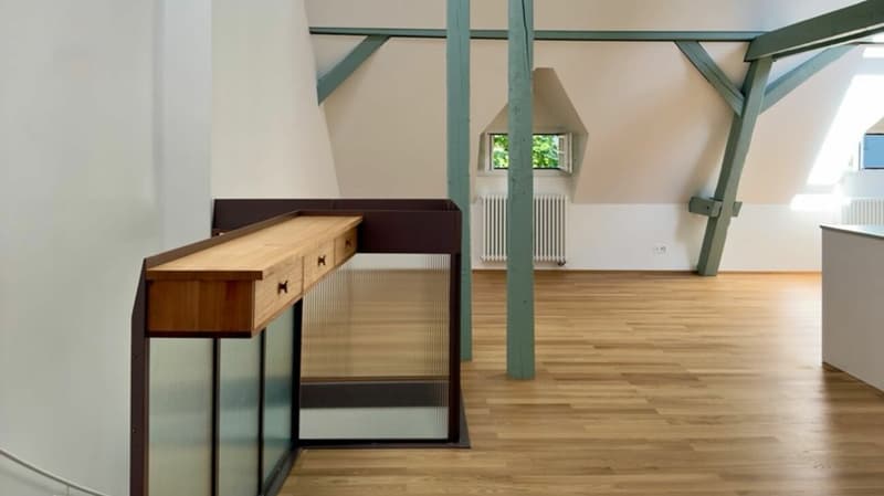 Umfassend sanierte Dachgeschosswohnung an der Holbeinstrasse 32 (5)