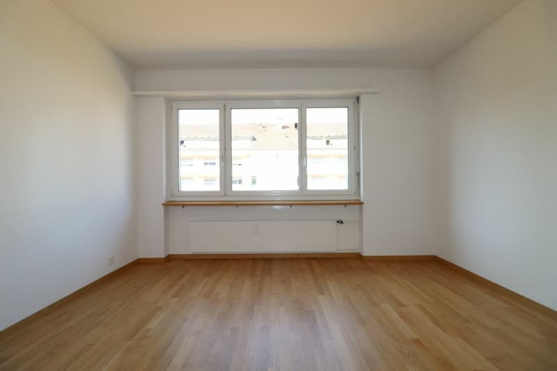 Nähe Rauracherzentrum in Riehen - grosszügige 4 ½-Zimmerwohnung im 2.OG (3)