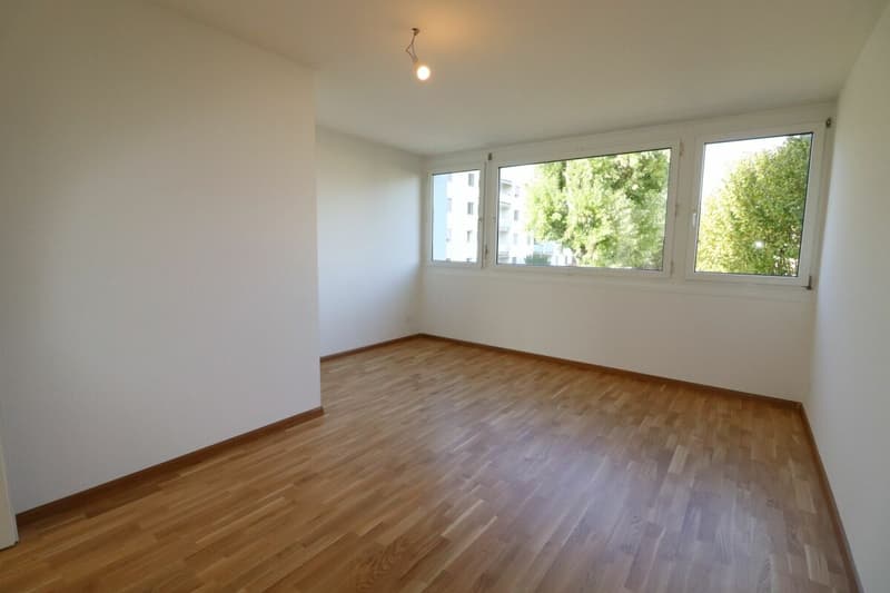 Nähe Mischelicenter- moderne und helle 3 1/2 Zimmer-Maisonette-Wohnung mit Gartensitzplatz (8)
