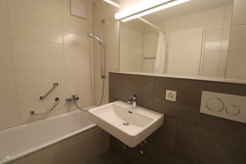 Nähe Mischelicenter- moderne und helle 3 1/2 Zimmer-Maisonette-Wohnung mit Gartensitzplatz (10)