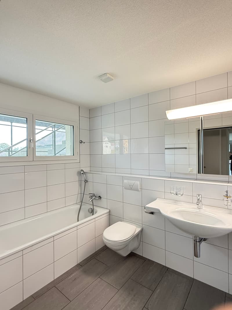 Appartement moderne 5.5 pièces avec 2 balcons dans le centre de Grenchen (4)