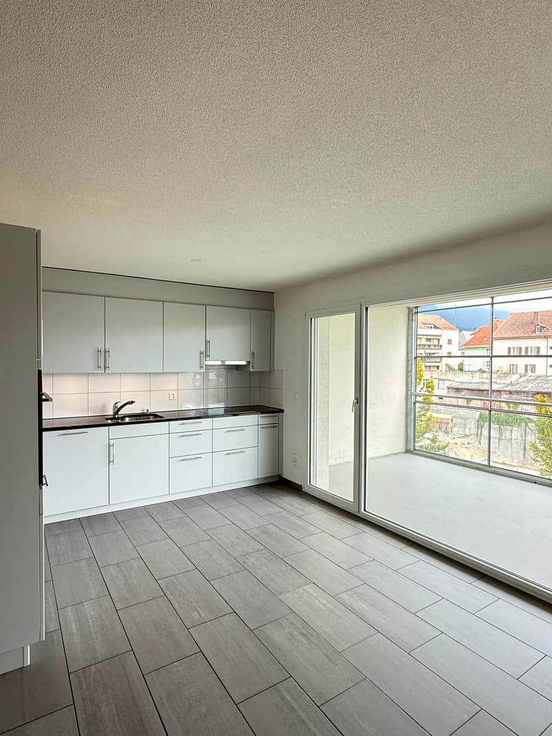Appartement moderne 5.5 pièces avec 2 balcons dans le centre de Grenchen (3)