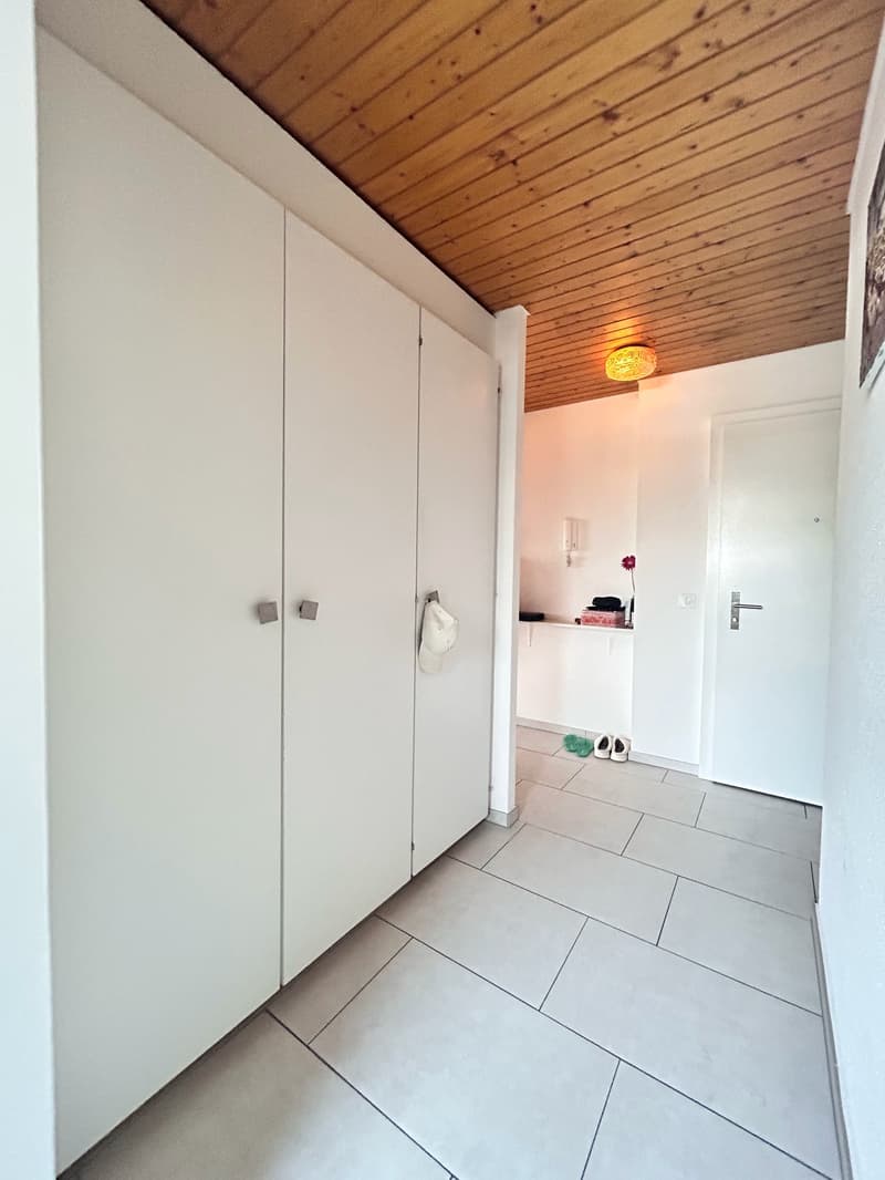 Charmante 2.5-Zimmer-Dachwohnung mit Garage (8)