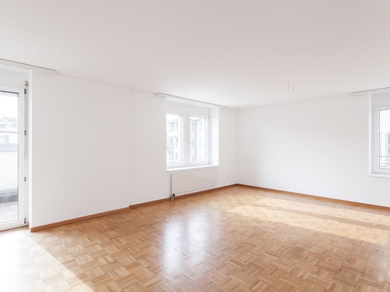 empty room, white walls, wooden floor, two windows, white ceiling