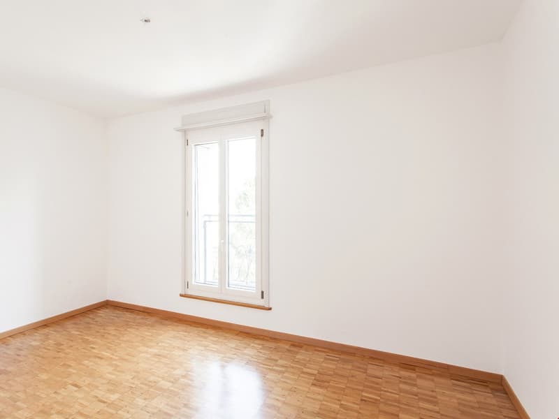 Bei den Fotos handelt es sich um sinngemässe Bilder einer ähnlichen Wohnung