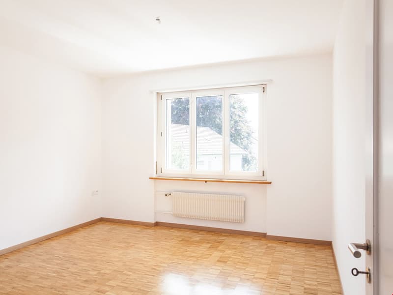 Bei den Fotos handelt es sich um sinngemässe Bilder einer ähnlichen Wohnung