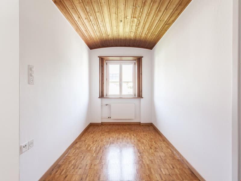 Bei den Fotos handelt es sich um sinngemässe Bilder einer ähnlichen Wohnung