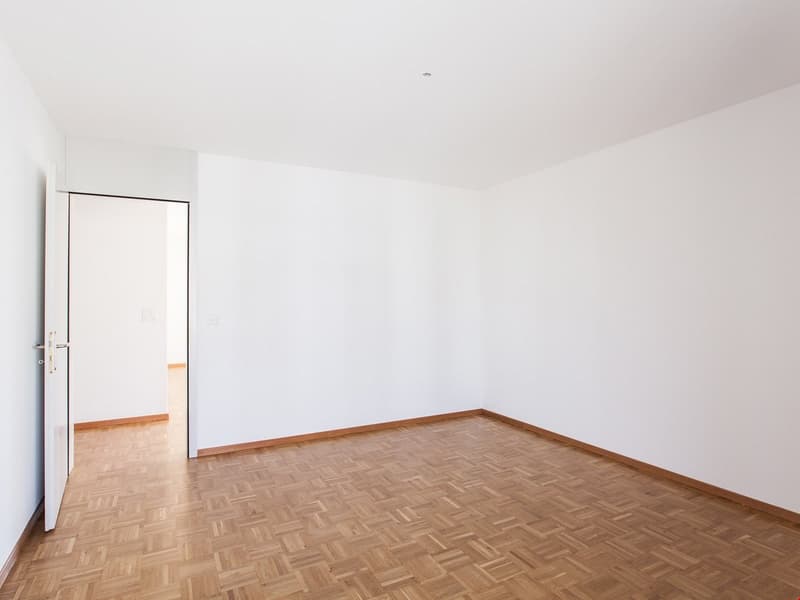 ACHTUNG: Die Fotos sind Symbolbilder vom selben Wohnungstyp im 3. OG.