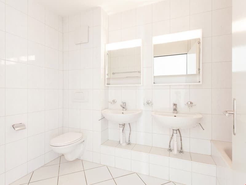 ACHTUNG: Die Fotos sind Symbolbilder vom selben Wohnungstyp im 3. OG.