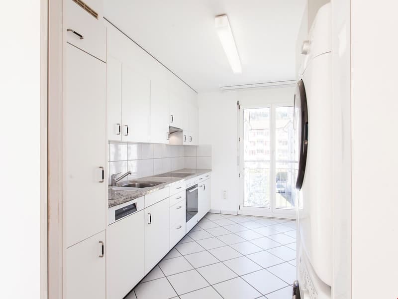 ACHTUNG: Die Fotos sind Symbolbilder vom selben Wohnungstyp im 3. OG.