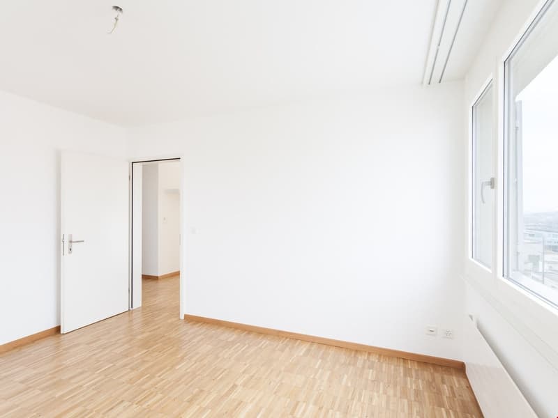 Bei den Fotos handelt es sich um sinngemässe Bilder einer baugleichen Wohnung.