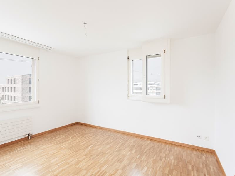 Bei den Fotos handelt es sich um sinngemässe Bilder einer baugleichen Wohnung.