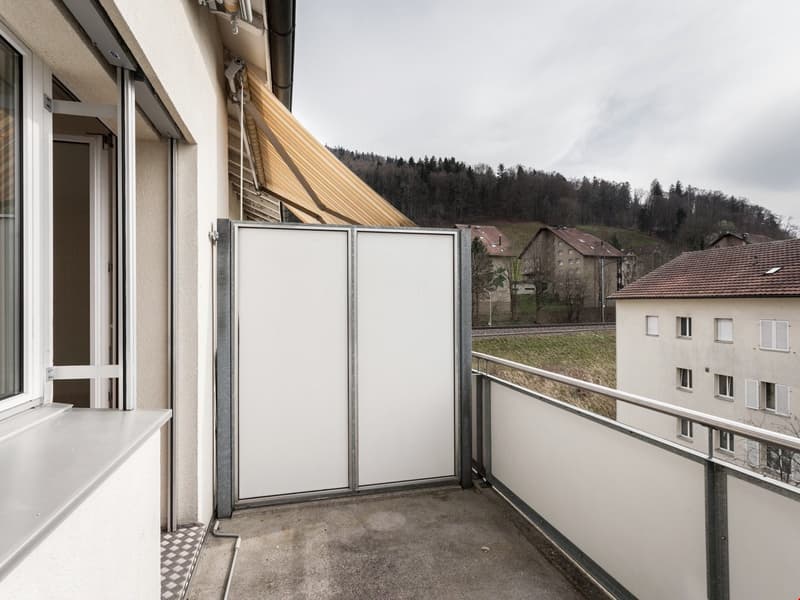 Bei den Fotos handelt es sich um sinngemässe Bilder einer baugleichen Wohnung.