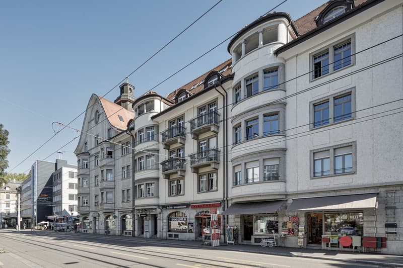 Jugendstil-Wohnung mitten im Seefeld (2)