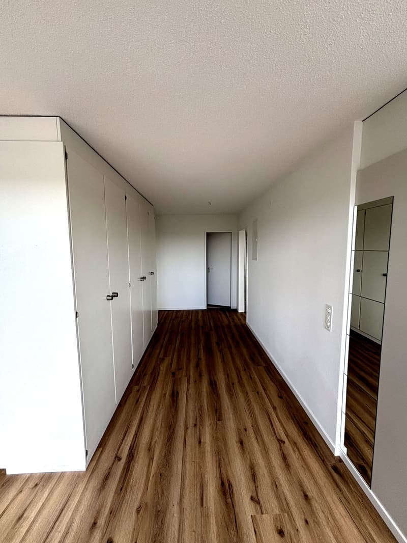 Grösszügige 2.5-Zimmer-Wohnung mit Weitsicht (6)