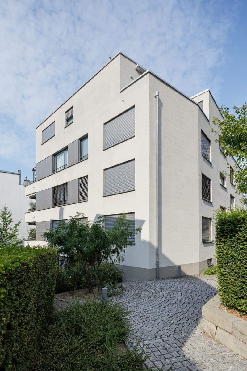 Hochwertig ausgebaute, grosszügige 2.5-Zimmer-Gartenwohnung (12)