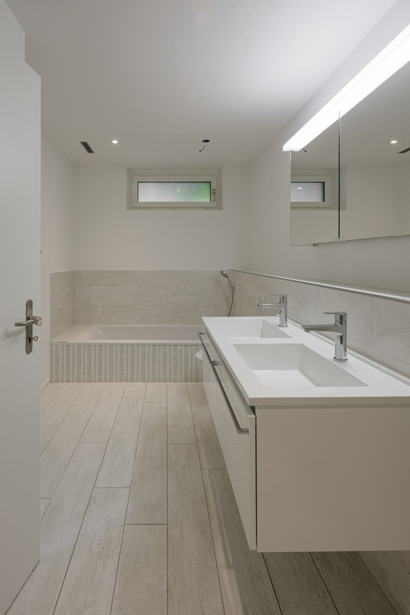 Hochwertig ausgebaute, grosszügige 2.5-Zimmer-Gartenwohnung (9)
