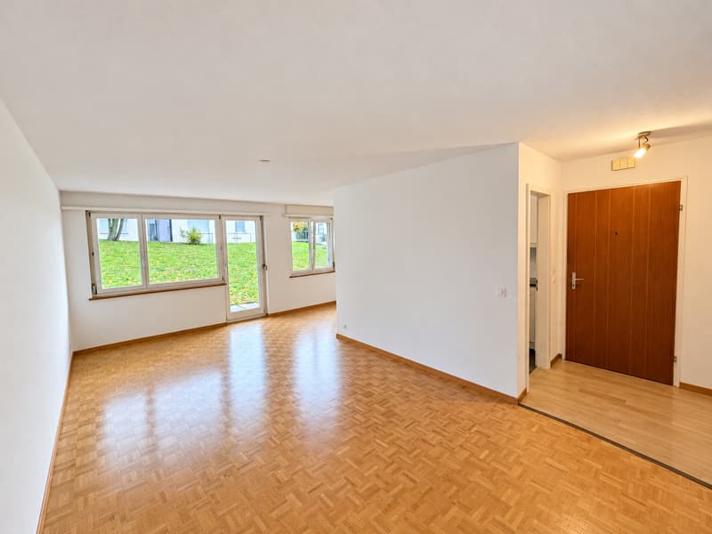 Charmante 2.5 Zimmer-Wohnung im schönen Stäfa (2)