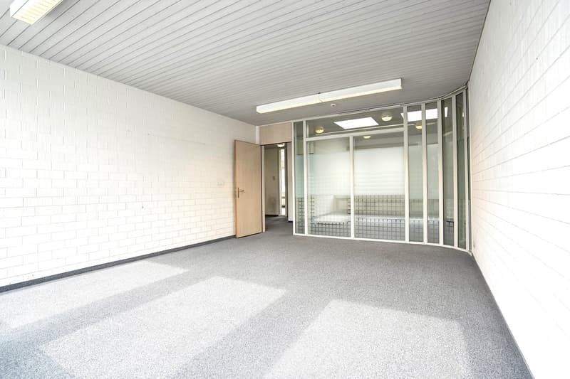 Viel Raum für Ihre Vision Büro-/Gewerbefläche nahe Flughafen Zürich (6)