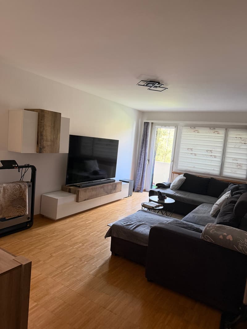 Ruhige 4.5-Zimmer-Wohnung mit Balkon und Garage in Nürensdorf (2)