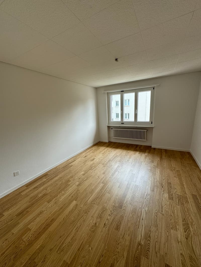Helle Wohnung in kinderfreundlichem Wohnquartier in Glattbrugg (2)