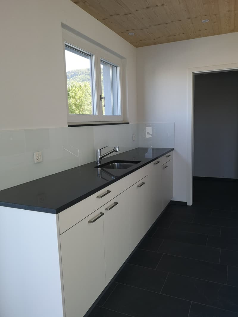 Moderne 3.5-Zimmer-Wohnung mit Terrasse und Aussicht (7)