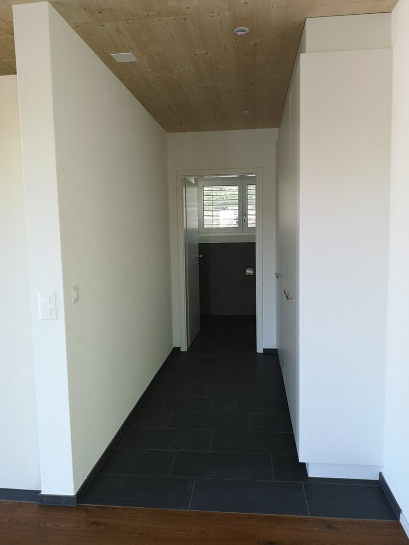 Moderne 3.5-Zimmer-Wohnung mit Terrasse und Aussicht (5)