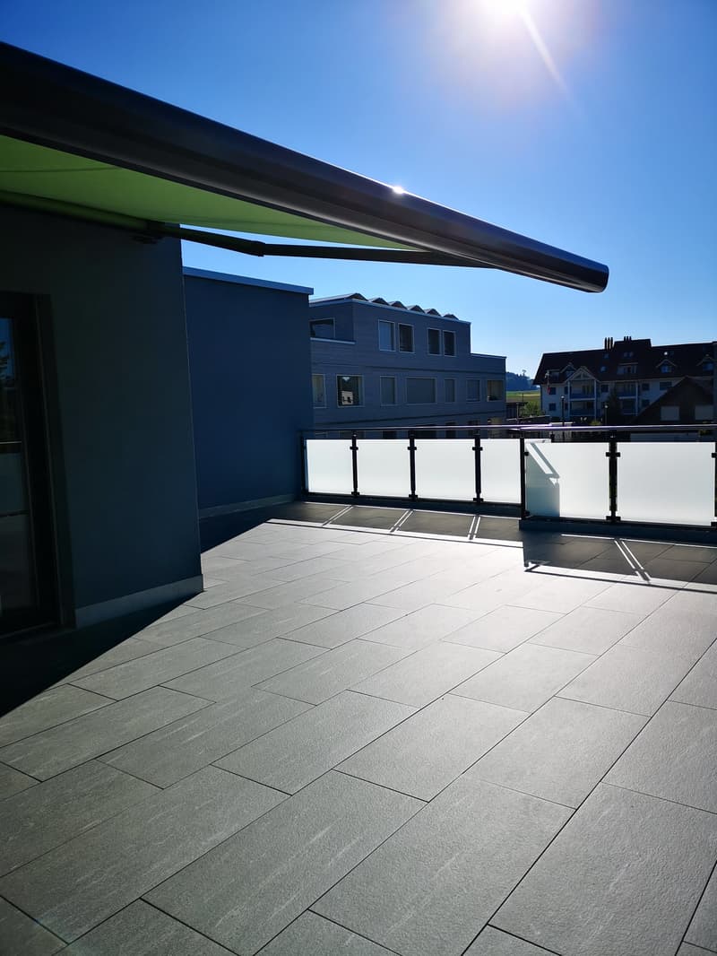 Moderne 3.5-Zimmer-Wohnung mit Terrasse und Aussicht (14)