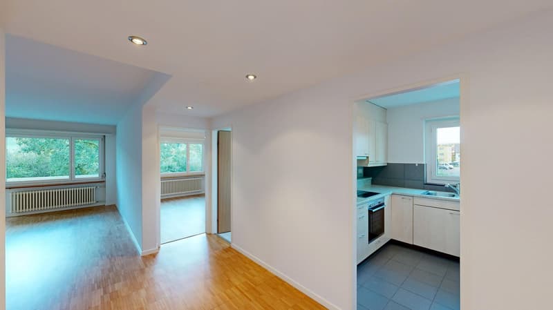Ruhige 4.5-Zimmer-Wohnung mit Balkon und Garage in Nürensdorf (2)