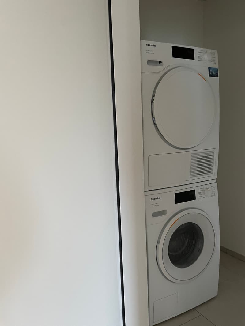 Grosszügige moderne 2.5-Zimmerwohnung (13)