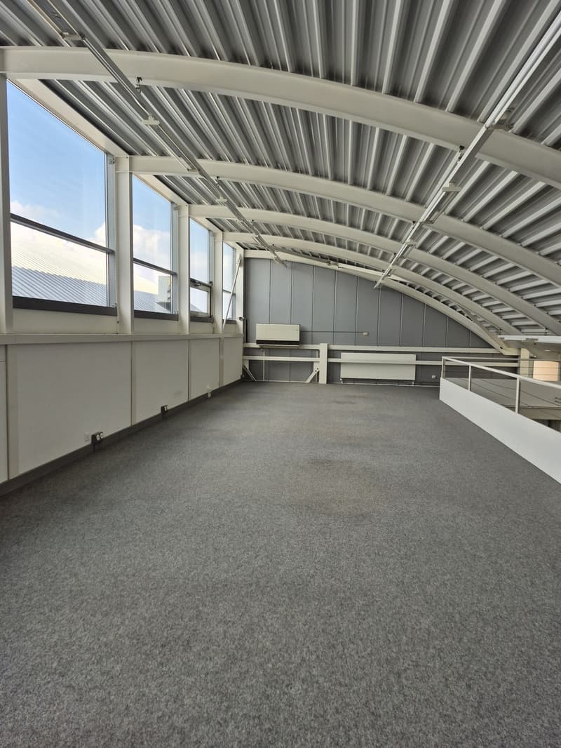 Surface de bureaux attractive dans la zone industrielle André-Piller (8)