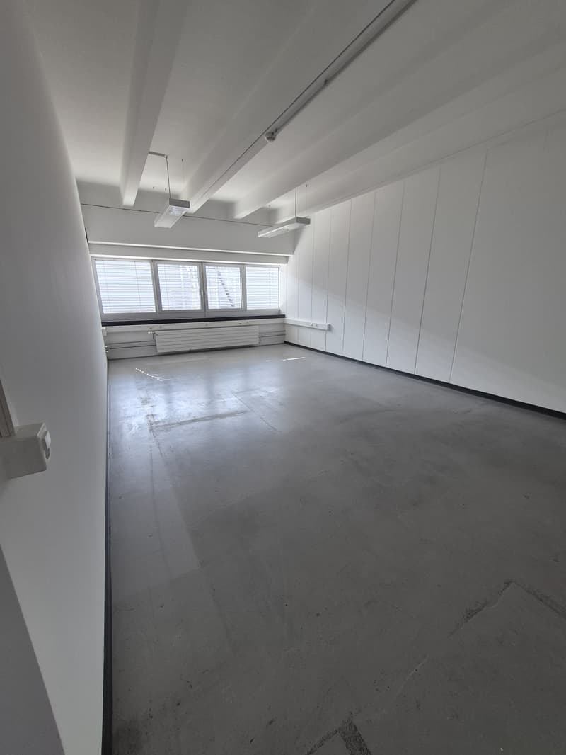 Bureaux lumineux et modulables/divisibles dans un emplacement central proximité de lautoroute (2)
