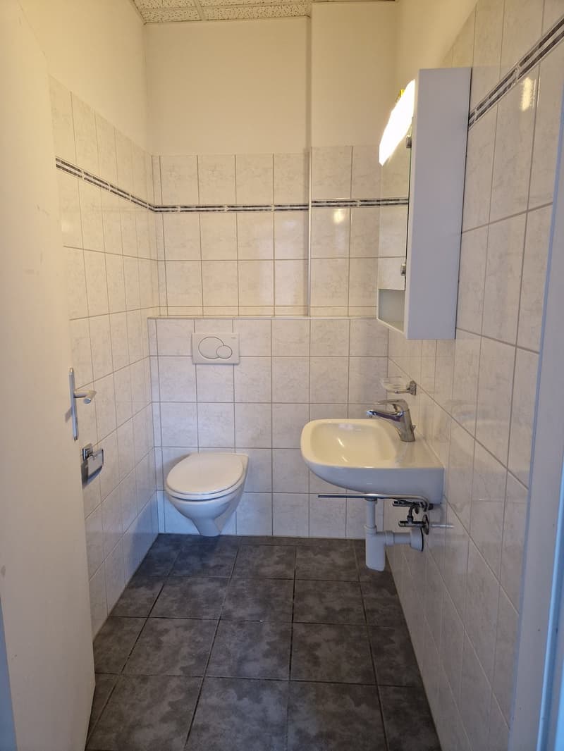 belle surface avec grande vitrine - climatisée (6)
