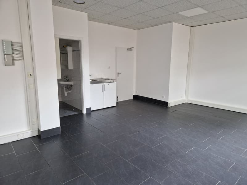 belle surface avec grande vitrine - climatisée (4)