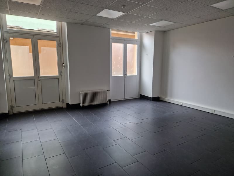 belle surface avec grande vitrine - climatisée (3)
