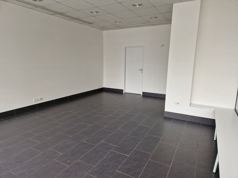 belle surface avec grande vitrine - climatisée (4)