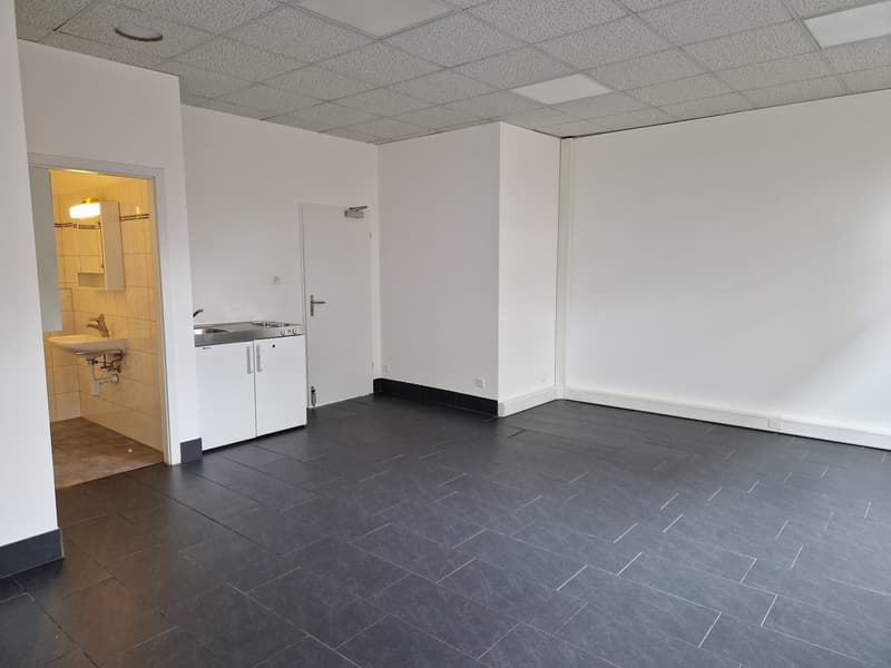 belle surface avec grande vitrine - climatisée (2)