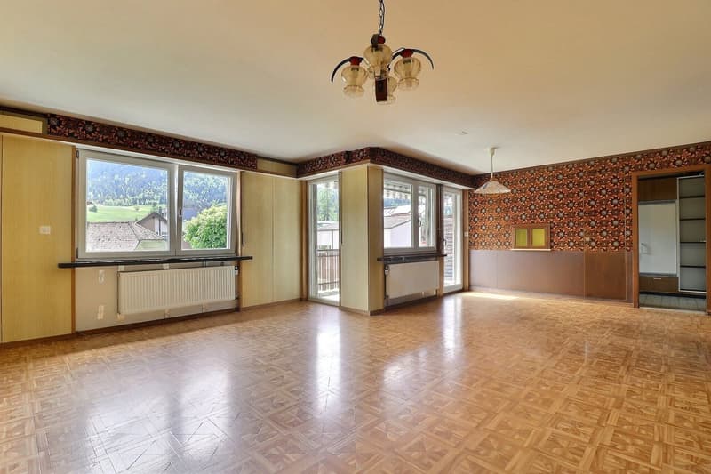 Charmante 4.5-Zimmer-Wohnung mit Balkon und Garage (2)