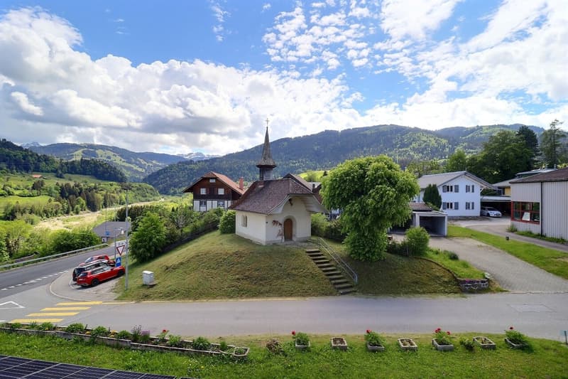 Charmante 4.5-Zimmer-Wohnung mit Balkon und Garage (9)