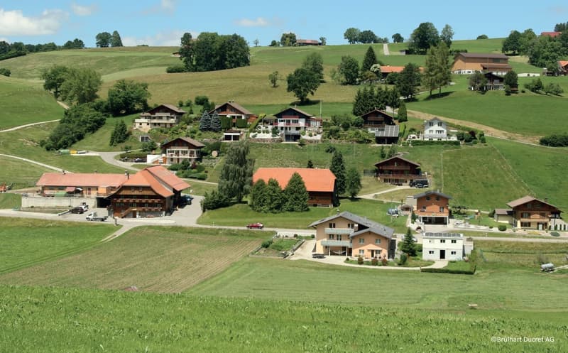 Terrain avec permis en force pour la construction d'une villa ind. (1)