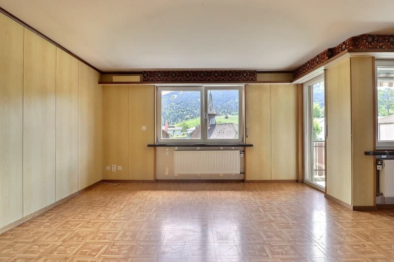 Charmante 4,5-Zimmer-Stockwerkeigentumswohnung mit Balkon und Garage (3)