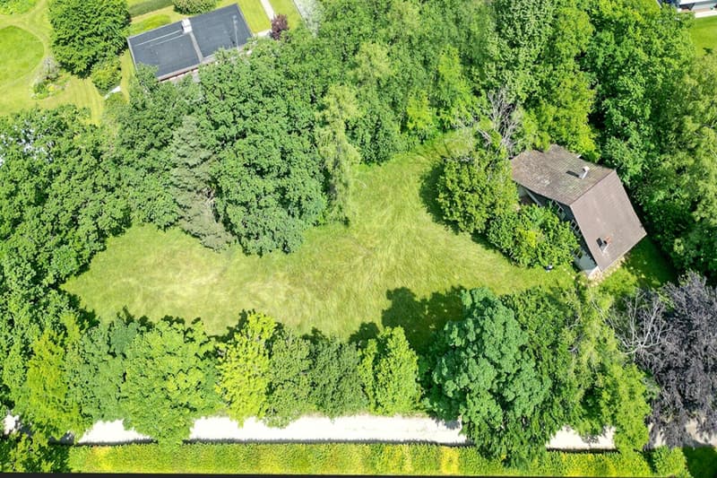 Grosses Grundstück an ruhiger und sonniger Lage in Hochwald