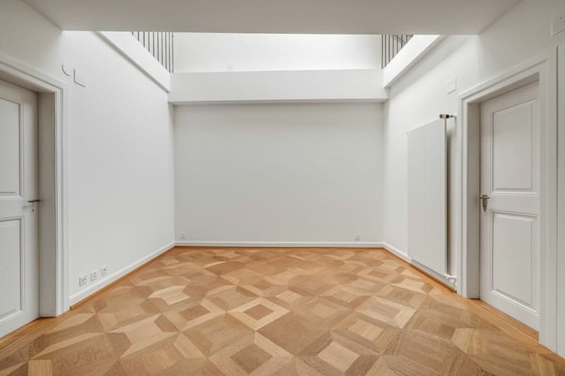Heller Essbereich unter der Galerie