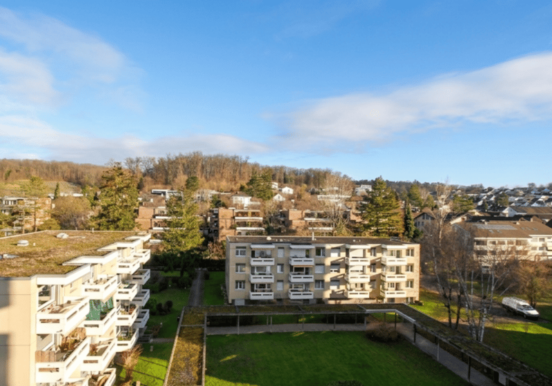 Einziehen und geniessen: Gepflegte 4-Zimmerwohnung mit Balkon und Weitblick (15)