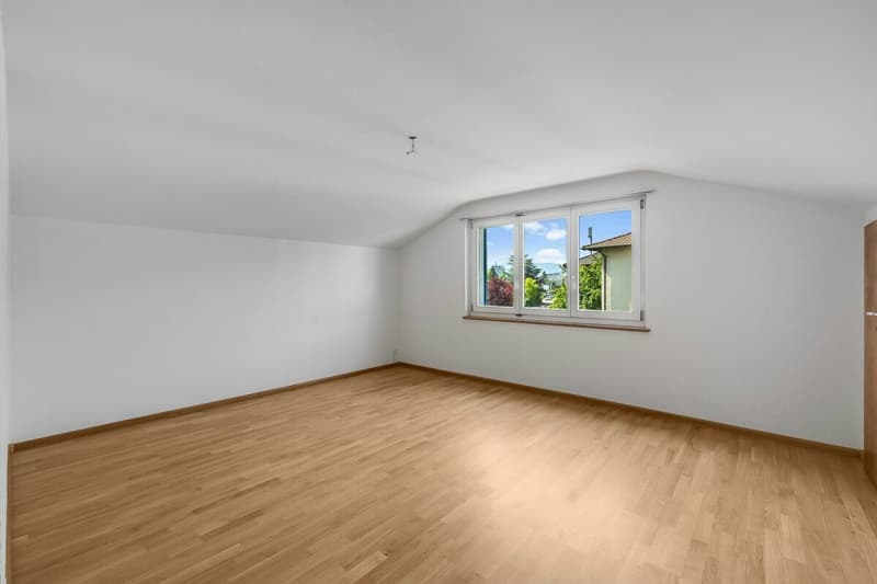 Grosses Zimmer im Dachgeschoss