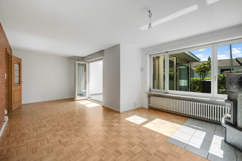 Grosses Wohnzimmer mit direktem Zugang zum Wintergarten