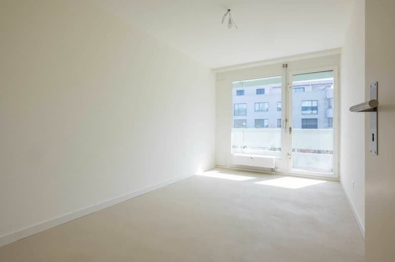 Moderne 4.5-Zimmer Wohnung mit 2 Balkonen und Einstellhallenplatz (12)