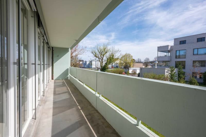 Moderne 4.5-Zi-Wohnung mit 2 Balkonen und AEP / neue Küche und Bäder (12)